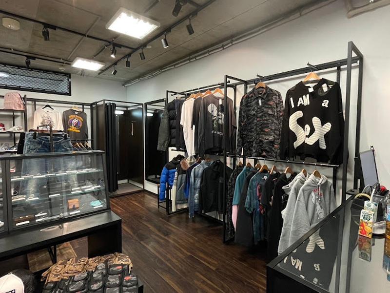 元買取アパレル定員　大学生 ブランド古着屋「SeekeR原宿店」販売買取バイヤースタッフ