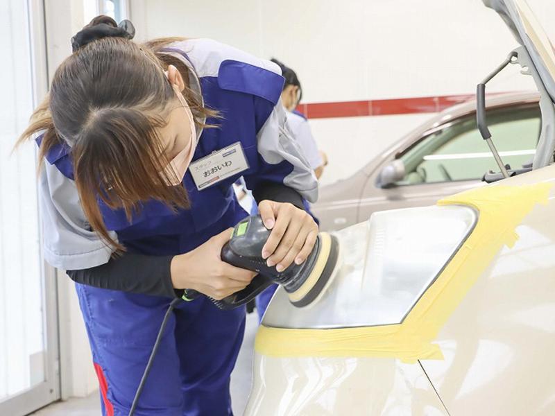 車のコーティング・洗車スタッフ