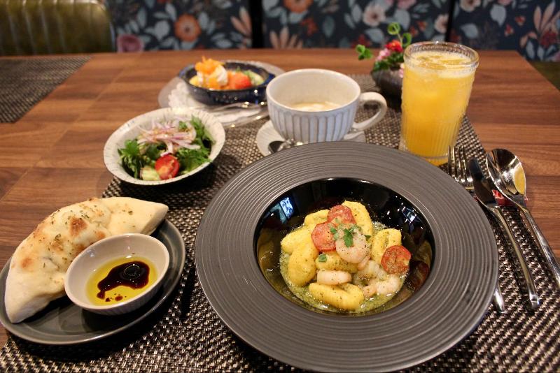 The Victorian Cafe & Cakes (ザビクトリアンカフェアンドケイクス)のアルバイト・バイト求人情報-05