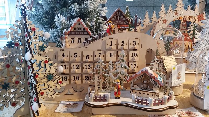 株式会社アートプリントジャパン (新宿伊勢丹　クリスマスショップ)のアルバイト・バイト求人情報-03