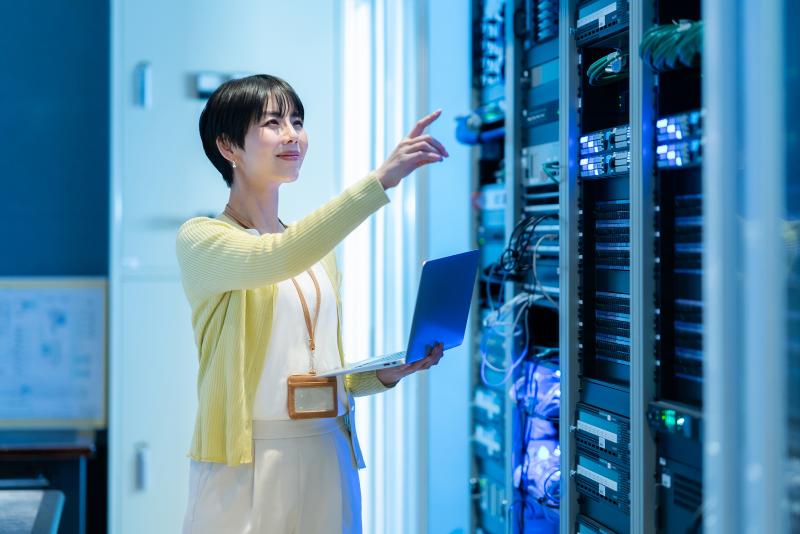 社内での受託開発と顧客先常駐型の両方のプロジェクトに対応したエンジニアの成長を重視した企業のアルバイト・バイト求人情報-05