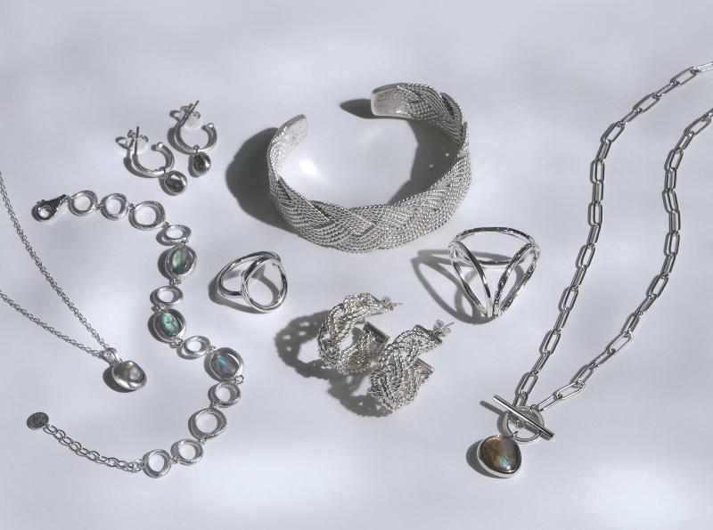 BLUEjewelry　イオンモール岡山店のアルバイト・バイト求人情報-04