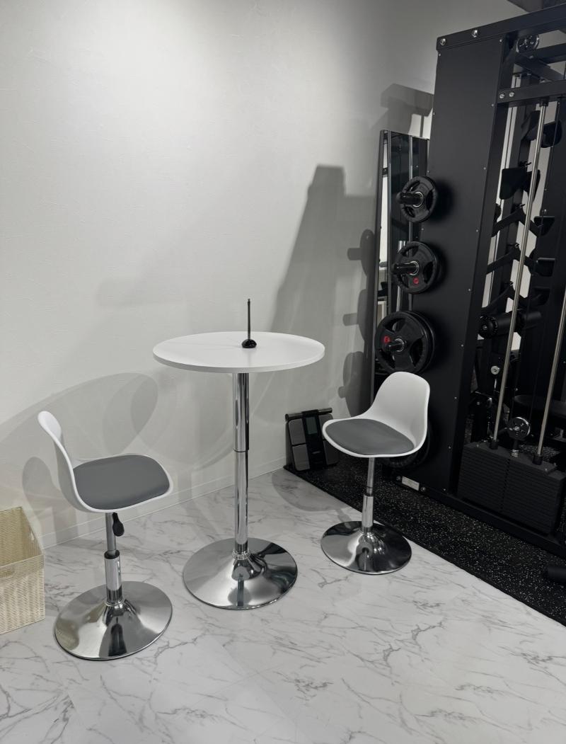 女性トレーナーのパーソナルジム Emiry&Co.のアルバイト・バイト求人情報-03