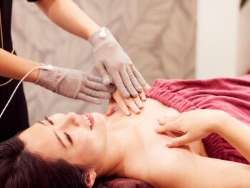 バストアップ専門サロンロココ名古屋店のアルバイト・バイト求人情報-03