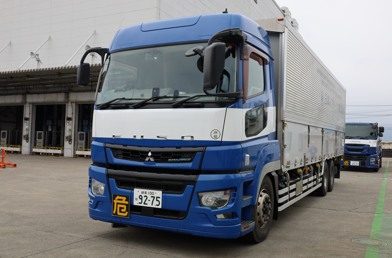 フォークリフトドライバー|大型車運転操作・在庫確認・充填作業など
