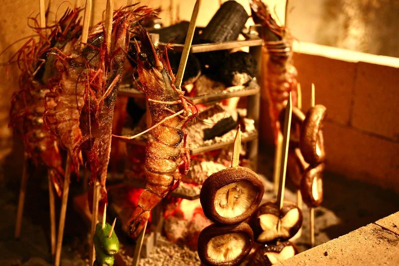 炭焼きと現代和食ろおじ一歩路地裏のメシと酒と甘味のアルバイト・バイト求人情報-02