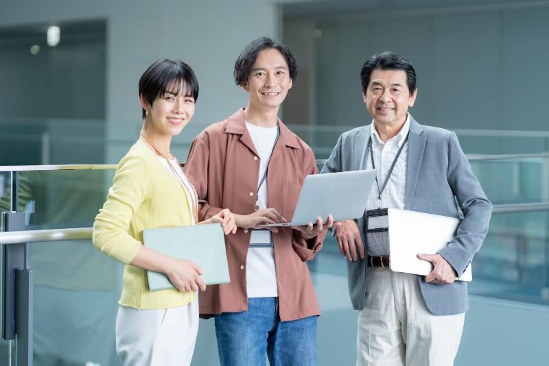 社内での受託開発と顧客先常駐型の両方のプロジェクトに対応したエンジニアの成長を重視した企業のアルバイト・バイト求人情報-04
