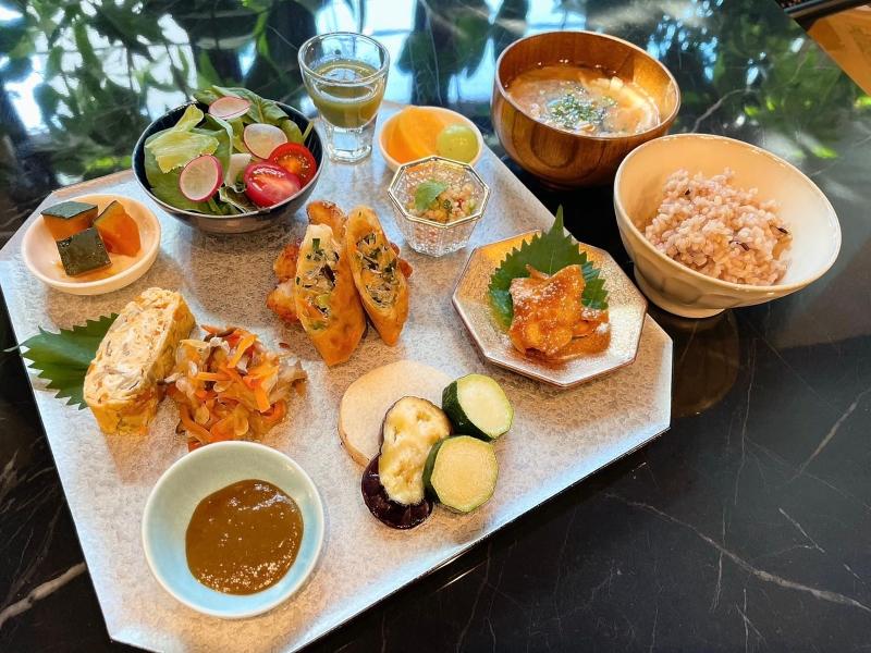 YOLO CACE芦屋本店/株式会社エリクサーのアルバイト・バイト求人情報-03